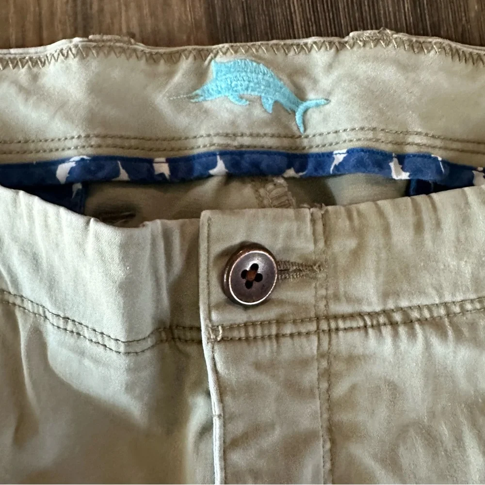 Tommy Bahama men's 36 khaki tan shorts soft - Picture 4 of 9